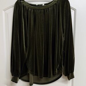 HOLIDAY Elegant Velvet Blouse in Olive Green